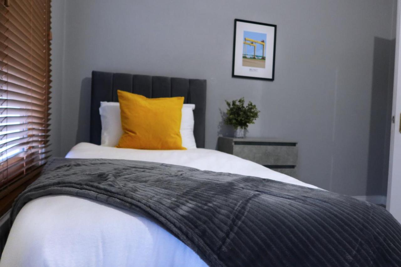 Broadway Belfast! Central Location! Sleeps 6! Екстер'єр фото