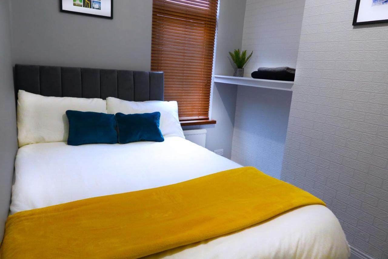 Broadway Belfast! Central Location! Sleeps 6! Екстер'єр фото