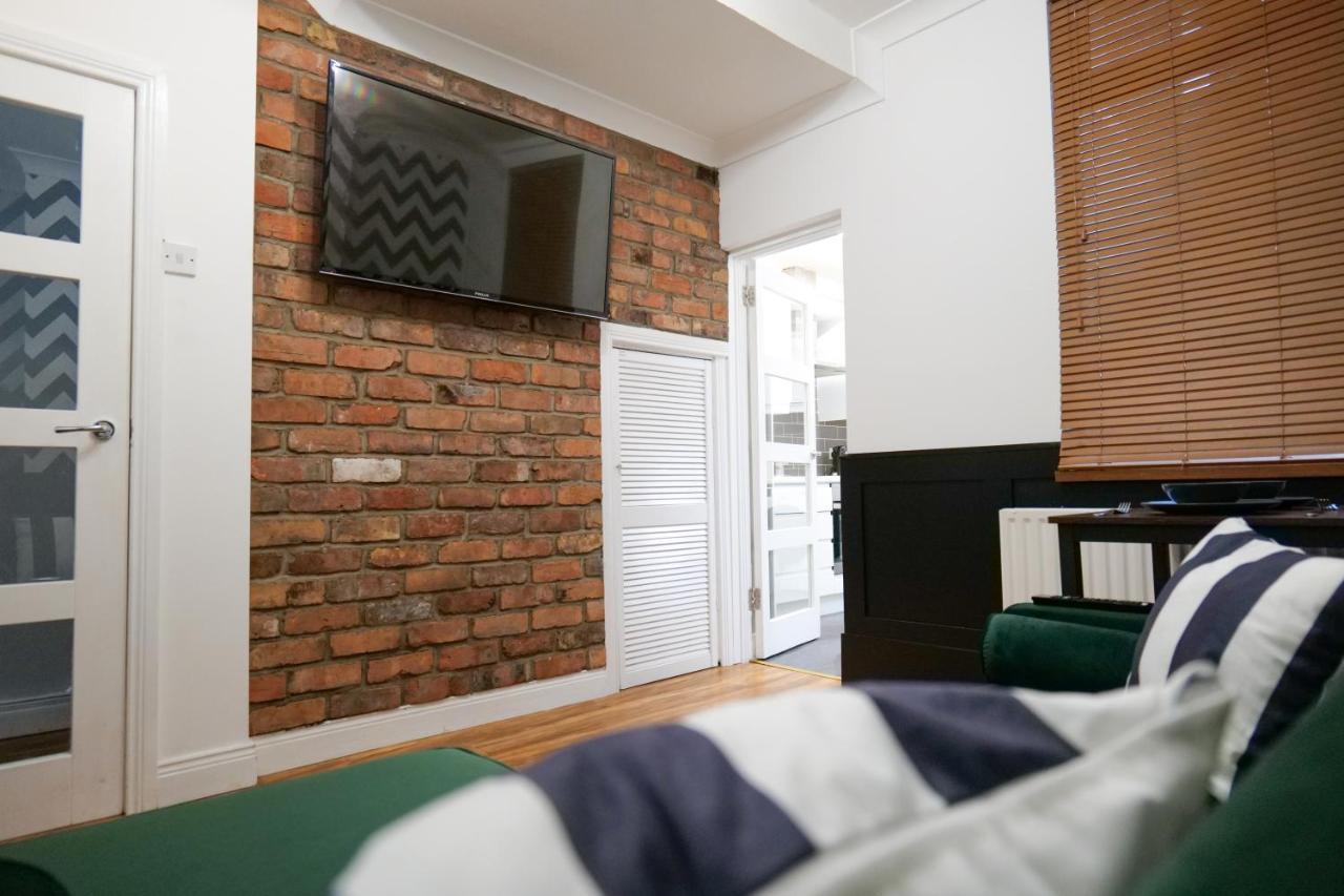 Broadway Belfast! Central Location! Sleeps 6! Екстер'єр фото
