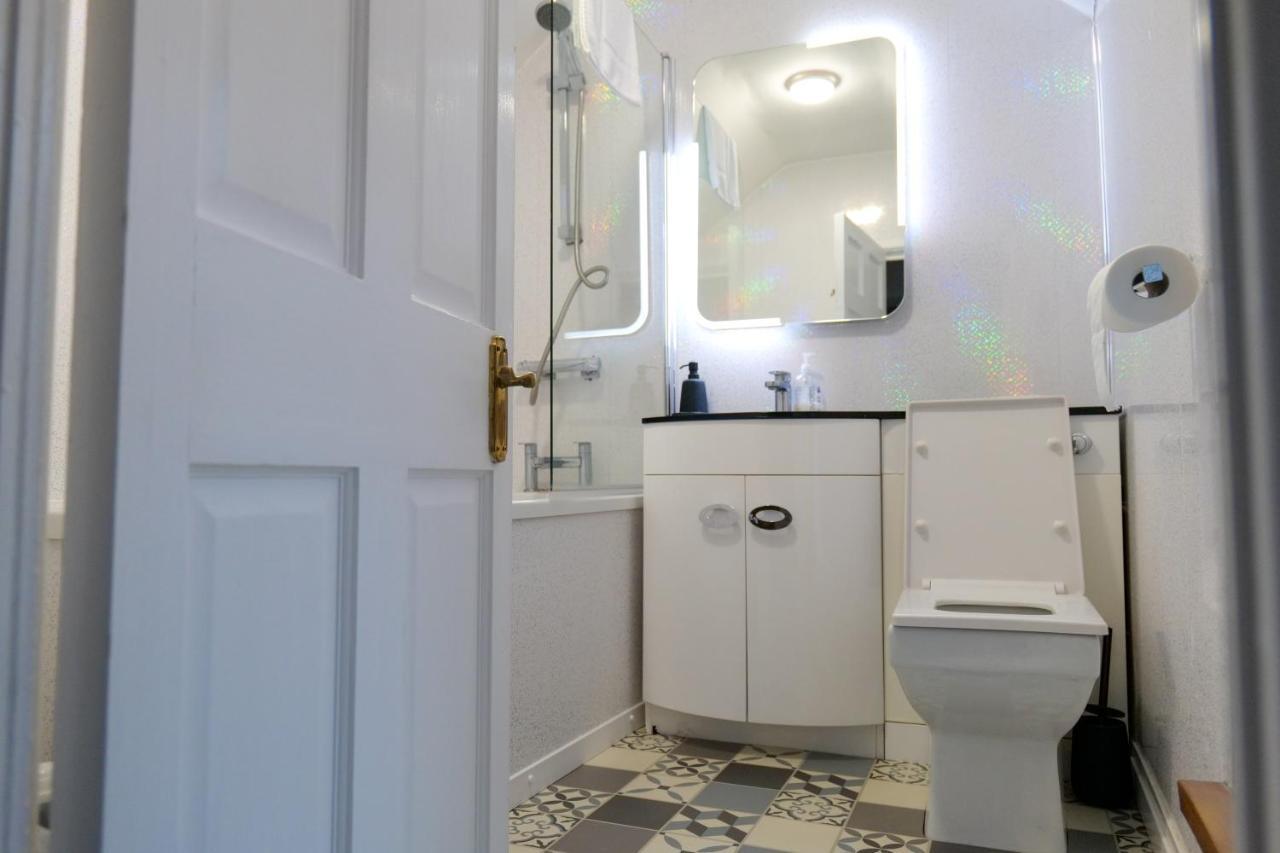 Broadway Belfast! Central Location! Sleeps 6! Екстер'єр фото