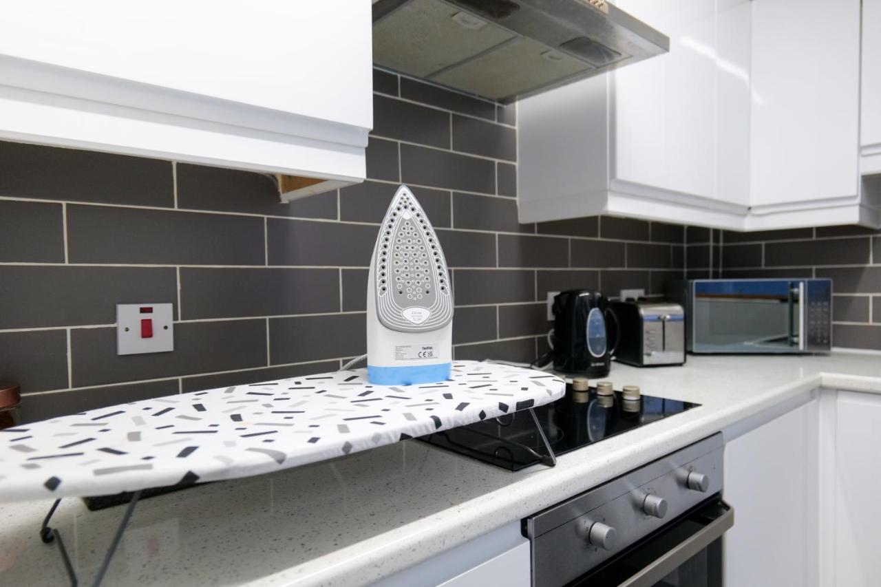 Broadway Belfast! Central Location! Sleeps 6! Екстер'єр фото