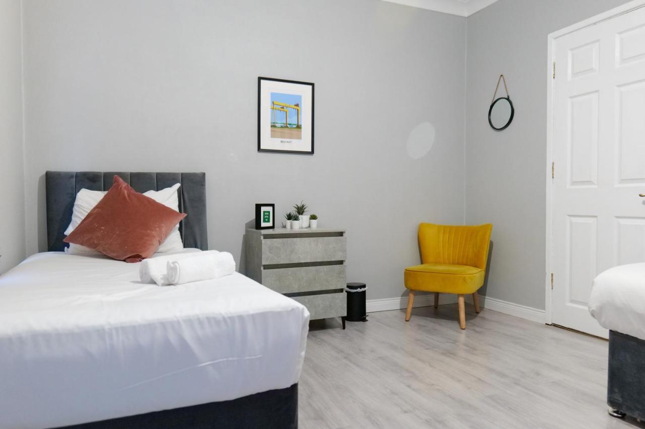 Broadway Belfast! Central Location! Sleeps 6! Екстер'єр фото