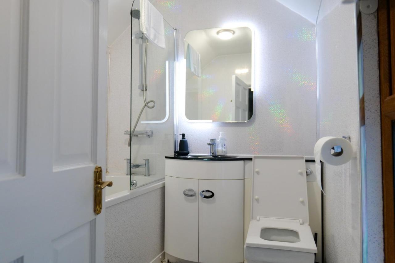 Broadway Belfast! Central Location! Sleeps 6! Екстер'єр фото